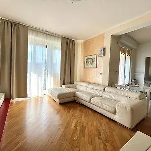  Appartement Puccini A 6 Minuti In Bus O Auto Dalla Stazione